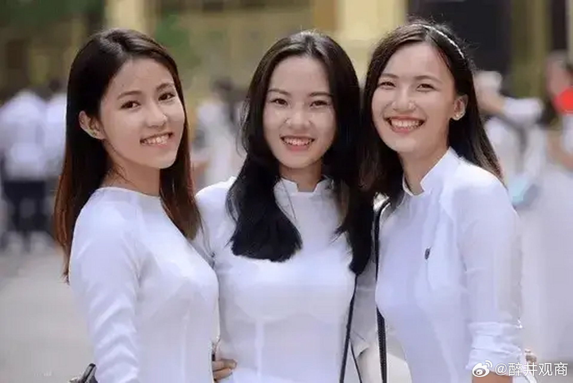 越南人不把中国人当外国人，文化交融与友好交流的体现，越南文化中的友好交融，视中国人如邻舍伙伴