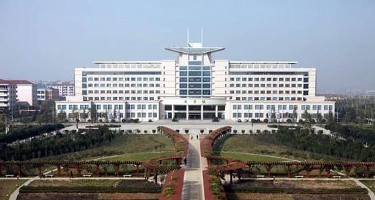 中国人民解放军空军西安飞行学院，培养精英，铸就蓝天之剑，中国人民解放军空军西安飞行学院，精英培育基地，蓝天之剑的摇篮