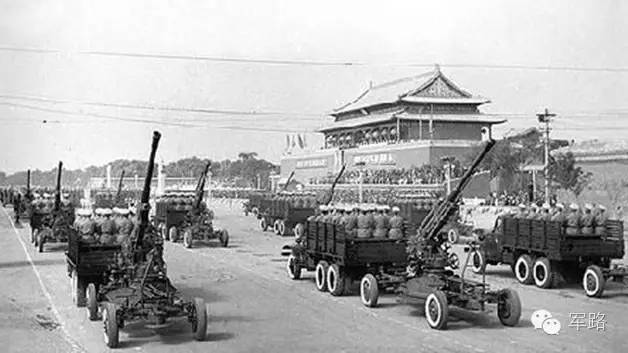 国庆阅兵与香港的独特地位，理解阅兵背后的深层含义，国庆阅兵与香港地位，解读阅兵背后的深层意义