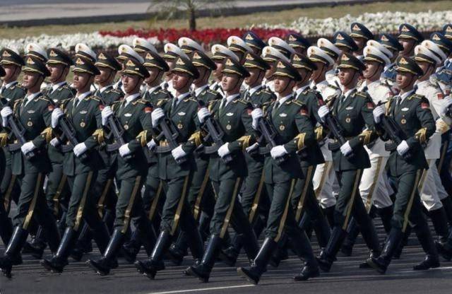 各国阅兵仪式现场，荣耀与力量的展示，全球阅兵仪式，荣耀与力量的瞬间展现