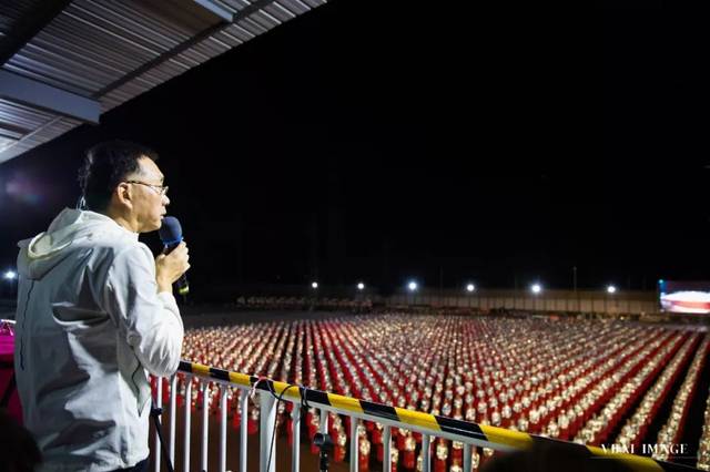 庆祝辉煌历程，阅兵总导演在七十年辉煌历程中的卓越贡献，阅兵总导演在七十年辉煌历程中的卓越贡献，庆祝辉煌历程的壮丽篇章