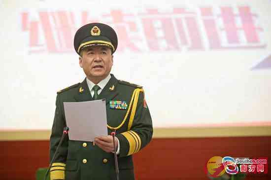 集团军司令员和军区司令员一样吗？——军事指挥体制中的层级差异，军事指挥体制解析，集团军司令员与军区司令员的层级差异