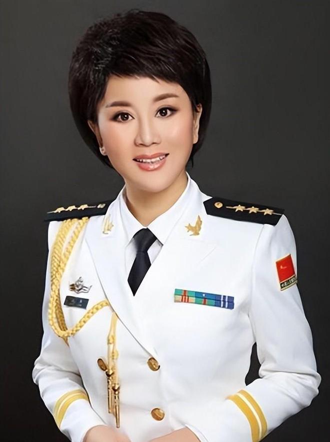 中央电视台七套节目军事女主持人，闪耀荧屏的军事之花，中央电视台七套军事女主持人，荧屏上的军事之花