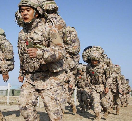 关于21式迷彩服武警与解放军的优劣比较，21式迷彩服，武警与解放军的优劣比较
