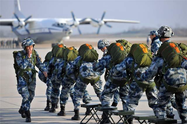 解放军空降兵部队，新时代的空中利剑，解放军空降兵部队，新时代的空中利剑