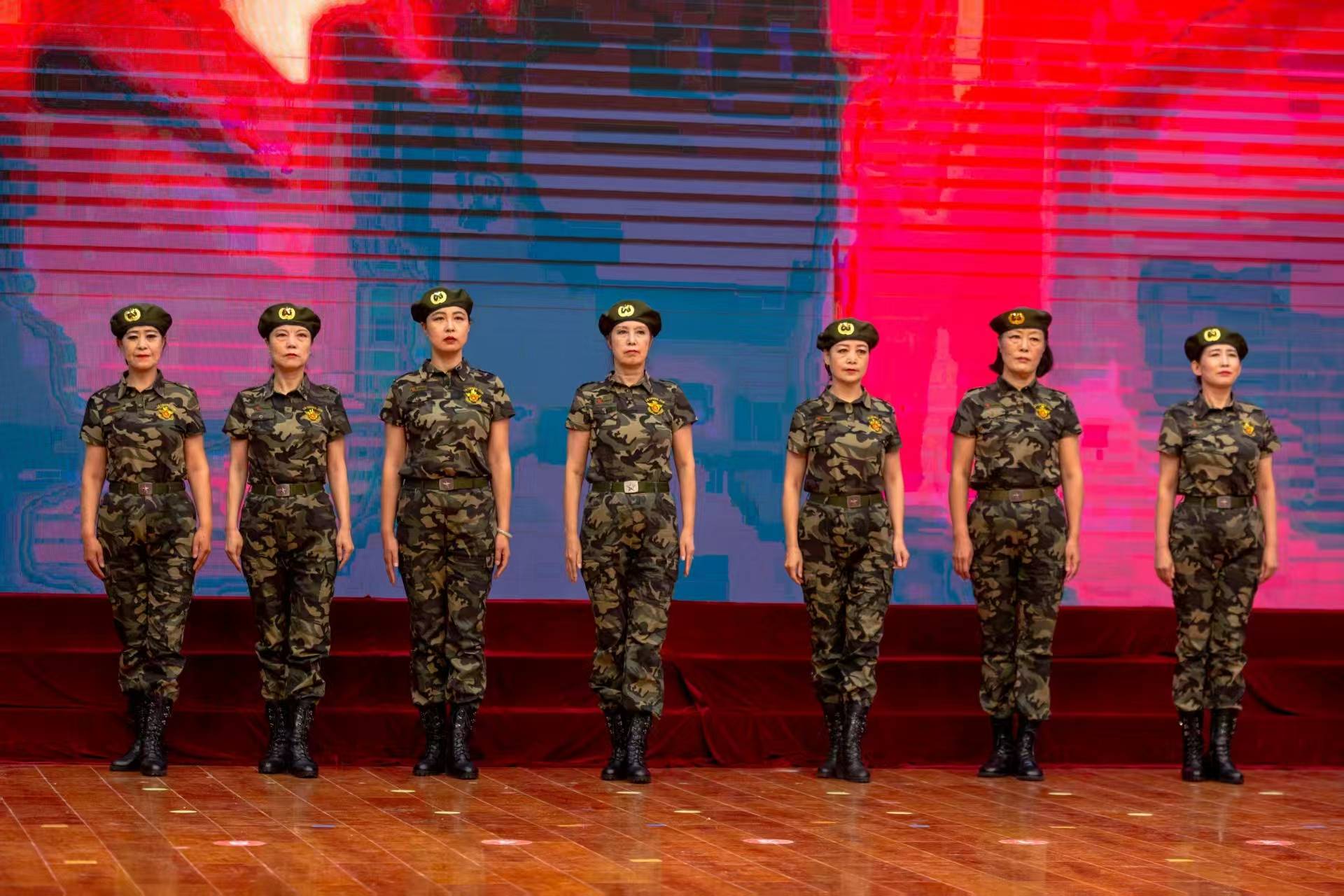 铿锵女兵舞蹈视频，展现女性力量与魅力的独特艺术表现，铿锵女兵舞蹈，展现女性力量与魅力的独特艺术风采