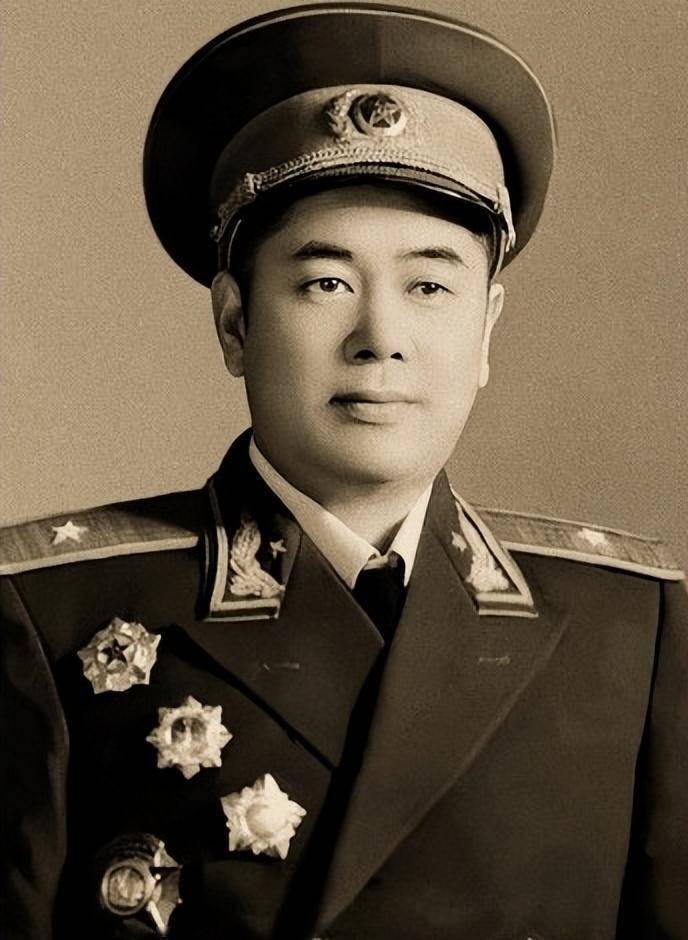 揭秘中国人民解放军陆军第XXX集团军军长，一位英勇无畏的指挥官，揭秘中国人民解放军陆军第XXX集团军英勇无畏的军长，指挥官风采展示