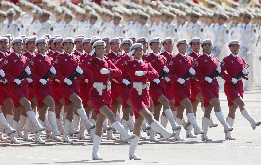 正步劈枪,展现中国力量——纪念阅兵盛典中的震撼瞬间,阅兵盛典中的震撼瞬间,正步劈枪展现中国力量
