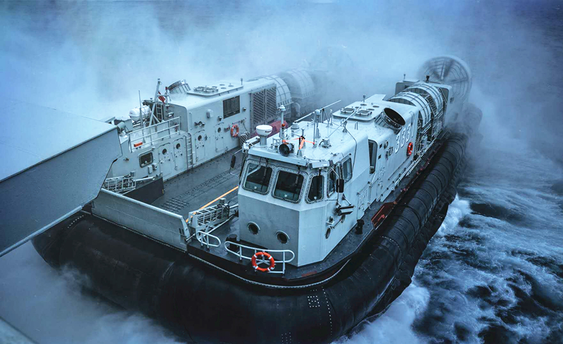 中国726型气垫登陆艇与美国LCAC，两种气垫登陆艇的对比研究，中国726型气垫登陆艇与美LCAC气垫登陆艇对比研究分析