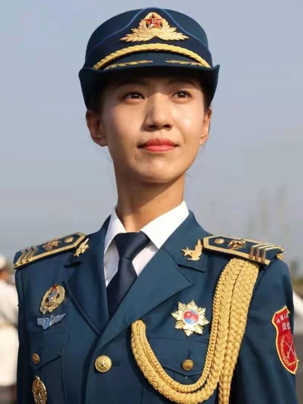 中国女兵，坚韧与荣耀的素材，中国女兵的坚韧与荣耀，战斗精神的素材