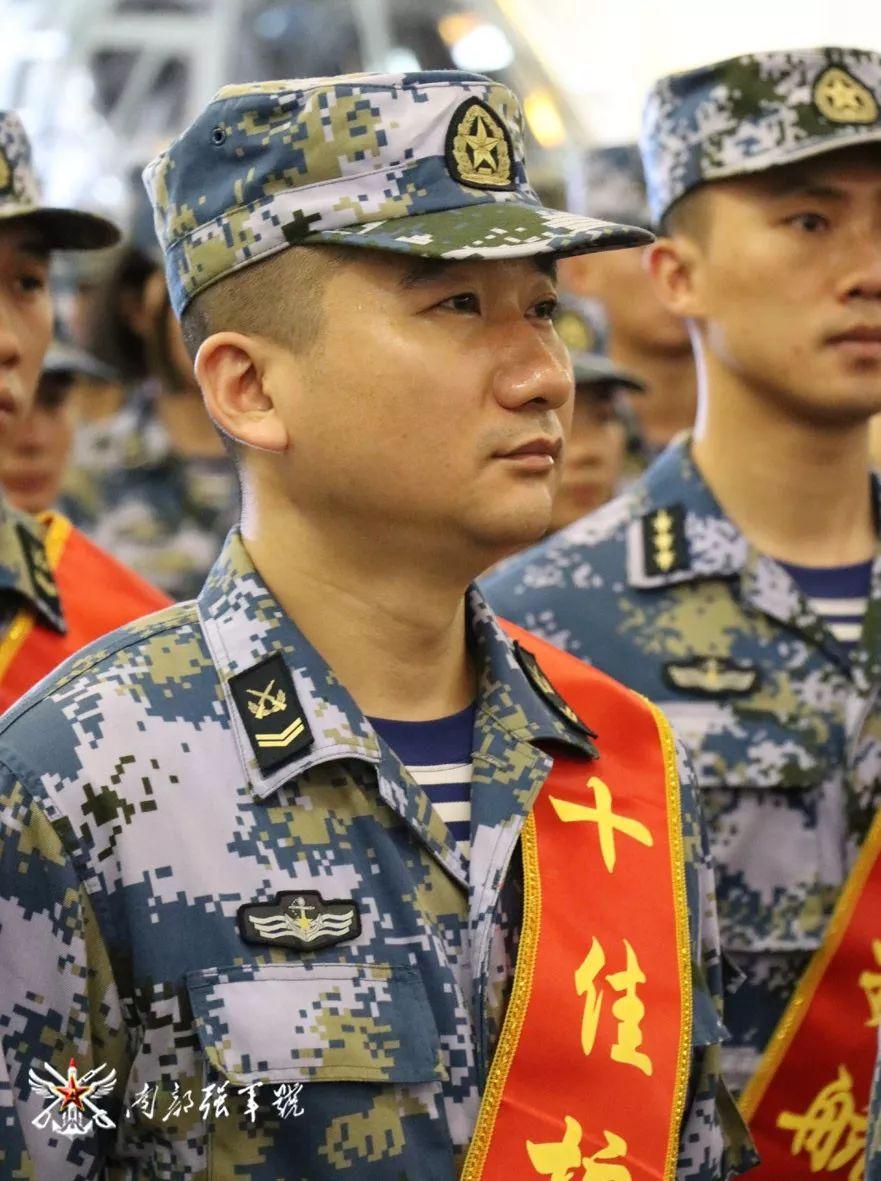 昆仑山舰内部图片，揭示现代化海军舰艇的内部风采，昆仑山舰内部揭秘，一窥现代化海军舰艇内部风采