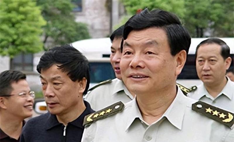 依法治军从严治军面临的挑战与应对策略，依法治军从严治军面临的挑战与应对策略探讨
