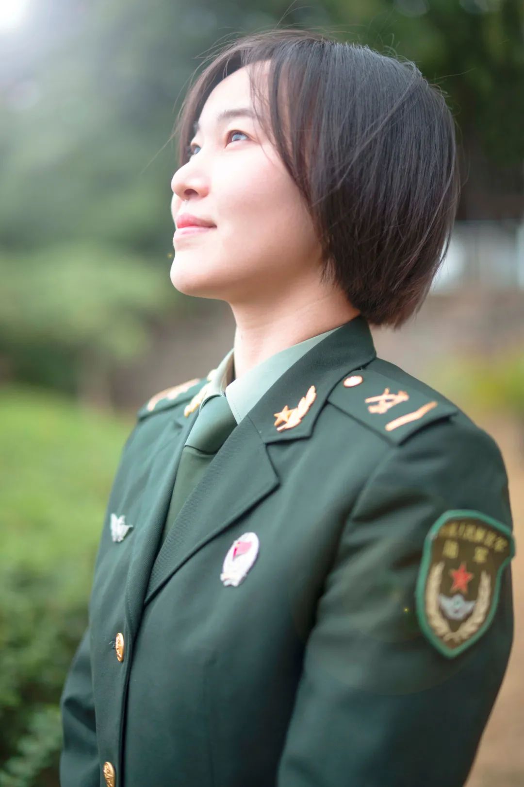 部队医院女兵之美，坚韧与柔美的交响曲，部队医院女兵之美，坚韧与柔美的和谐交响曲
