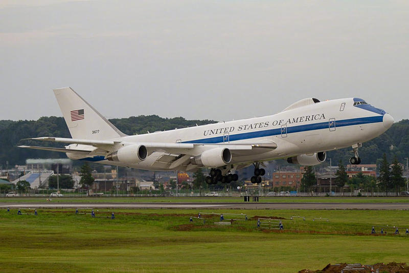 我国空军一号的荣耀与力量，空军一号，荣耀与力量的象征