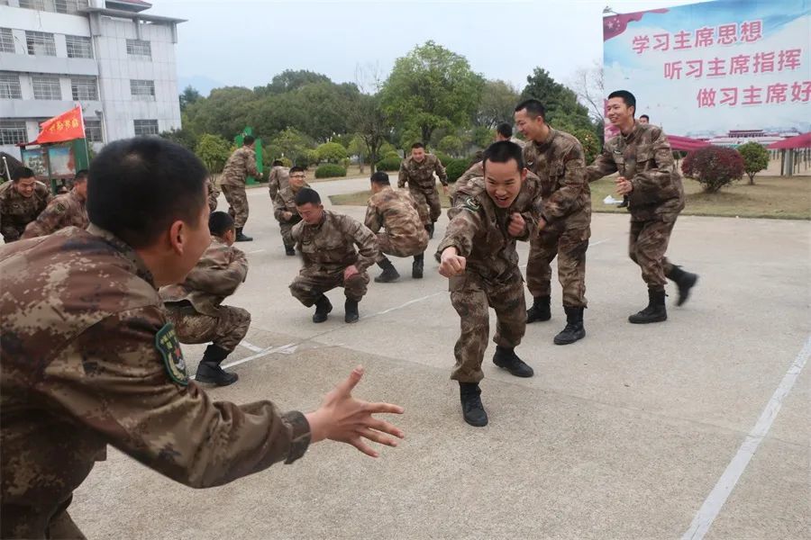 新兵连普通人能扛下来吗?挑战与成长并存,新兵连,普通人面临的挑战与成长之路