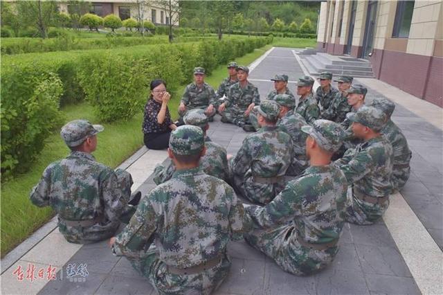 新兵训练,塑造军事精英的必经之路,新兵训练,军事精英成长的必经之路