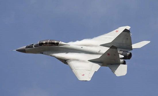 歼-10战斗机护航，空中力量的骄傲与担当，歼-10战斗机护航，空中力量的荣耀与担当