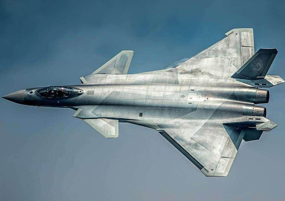 歼-20与F-22,究竟谁更厉害?,歼-20与F-22,谁更胜一筹?对比解析