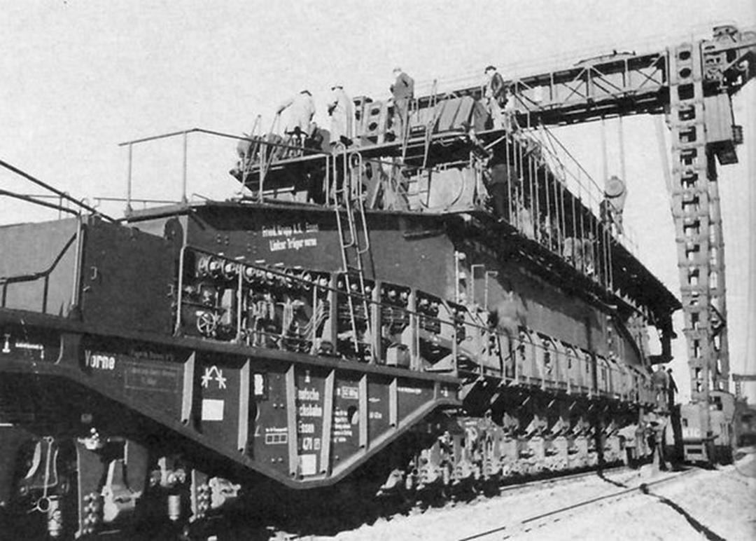 揭秘古斯塔夫巨炮发射瞬间,历史与力量的完美结合,古斯塔夫巨炮发射瞬间,历史与力量的巅峰展现