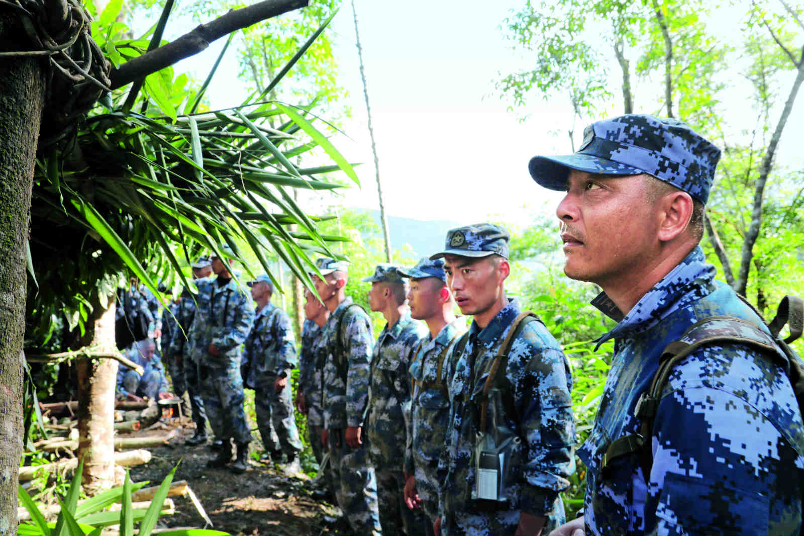 蛟龙突击队图片壁纸,英勇无畏的特种部队形象展现,蛟龙突击队壁纸,特种部队的英勇形象展现