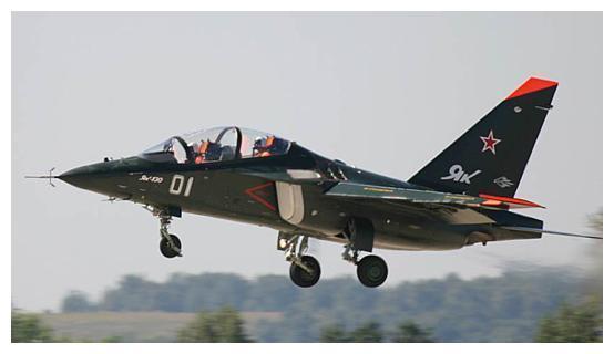 雅克130与M346，两款战斗机的独特魅力与比较分析，雅克130与M346战斗机，独特魅力与比较分析概述