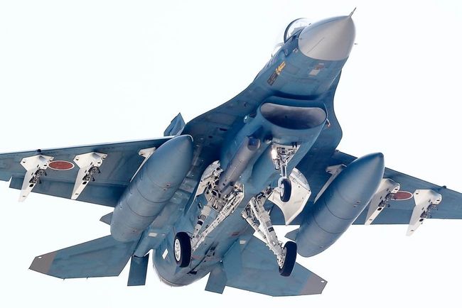 F-2战机，速度与力量的完美结合，F-2战机，速度与力量的天空霸主