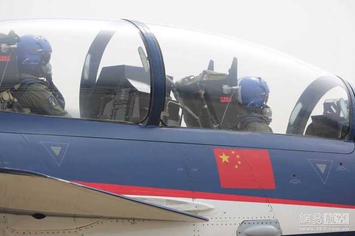歼-10战斗机座舱详解图，现代战争中的空中驾驶舱技术解析，歼-10战斗机座舱详解，现代战争空中驾驶舱技术解析