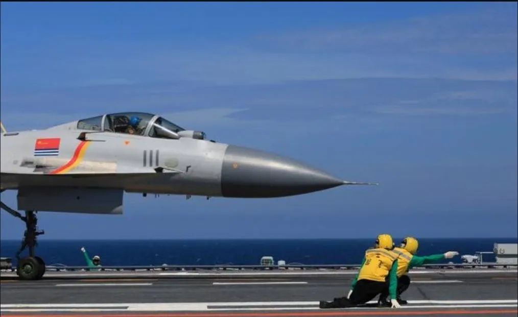 歼-15夜间空中加油，展现中国空军卓越实力的新篇章，歼-15夜间空中加油，中国空军实力新篇章