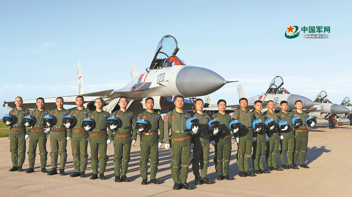 部队飞行员歼-12,英勇无畏的天空守护者,部队飞行员歼-12,英勇天空守护者