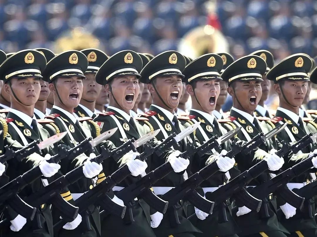 中国阅兵在外国的震撼展现，中国阅兵盛况震撼海外观众