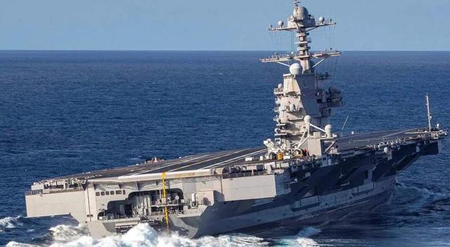 福特号航空母舰侧面图片,展现超级战舰的震撼力量,福特号航空母舰震撼侧面图,展现超级战舰力量风采